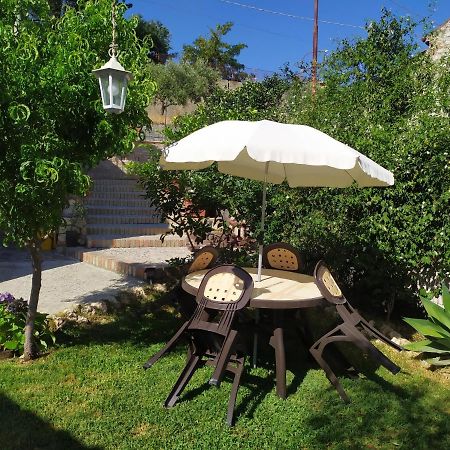 Il Giardino Dei Semplici B&B Caulonia Exterior foto